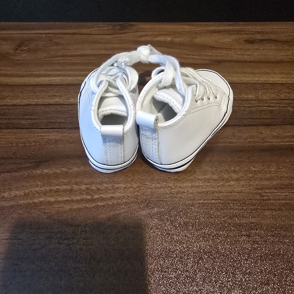Converse All Star Infant Crib Shoes – Size 2 (White Leather) - Picture 3 of 4